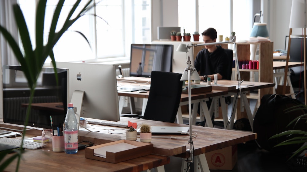 Shoulder shot of a coworking space.